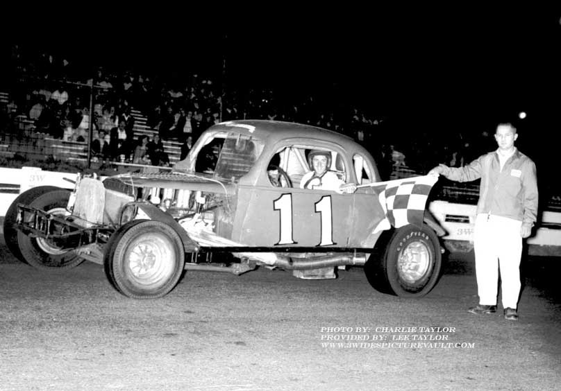 08.23.03_011_HOF_WALL_0070_2.jpg (55987 bytes)