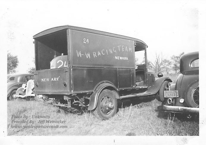 d05.10.07_024_WEI_UNK_0036H_1.jpg (73817 bytes)