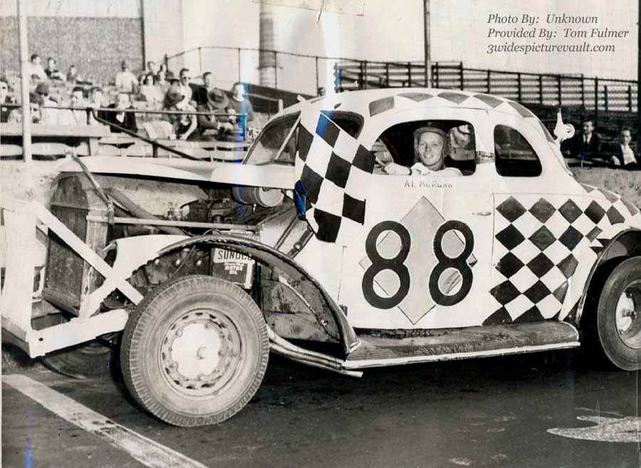 b12.29.05_088_MOR_UNK_0050_1.jpg (100479 bytes)