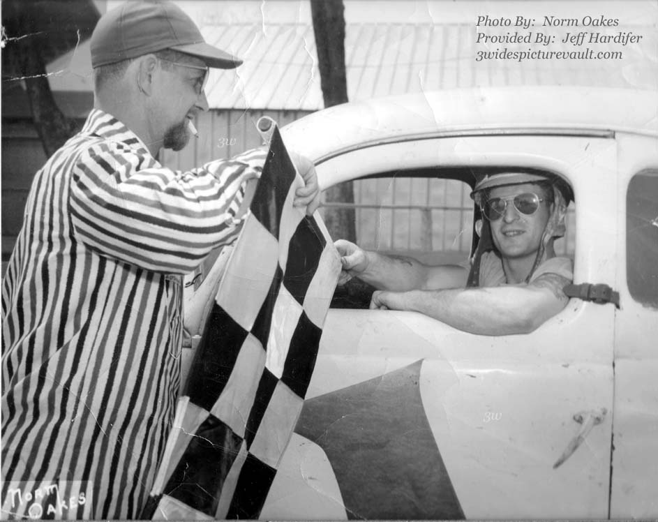 c01.22.06_001_MYS_UNK_0050F_1.jpg (94070 bytes)