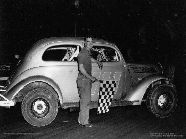 04.24.03_111_McL_FLM_0060_1.jpg (74470 bytes)