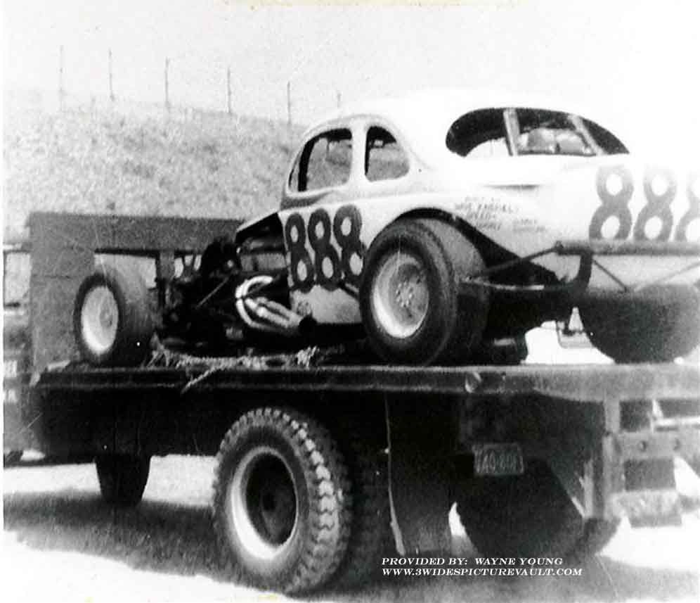 07.23.03_888_YOU_NAZ_0068_1.jpg (51840 bytes)