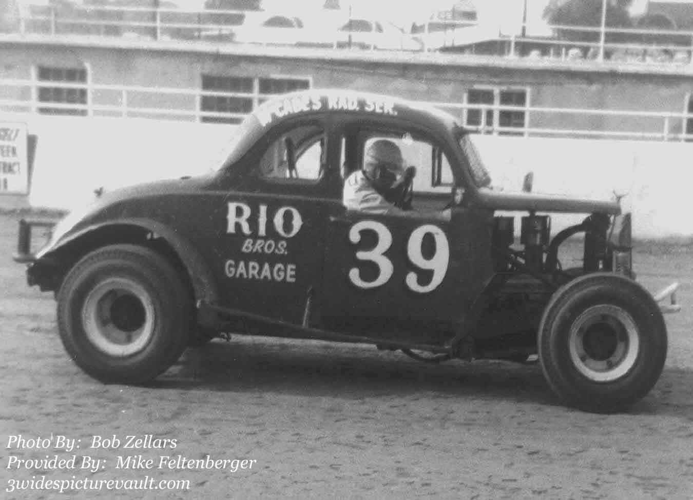 12.27.03_R10_OLS_REA_0060_1.jpg (70748 bytes)