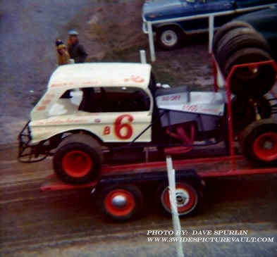 12.29.02__B6_BAN_FLM_0075_1.jpg (105899 bytes)