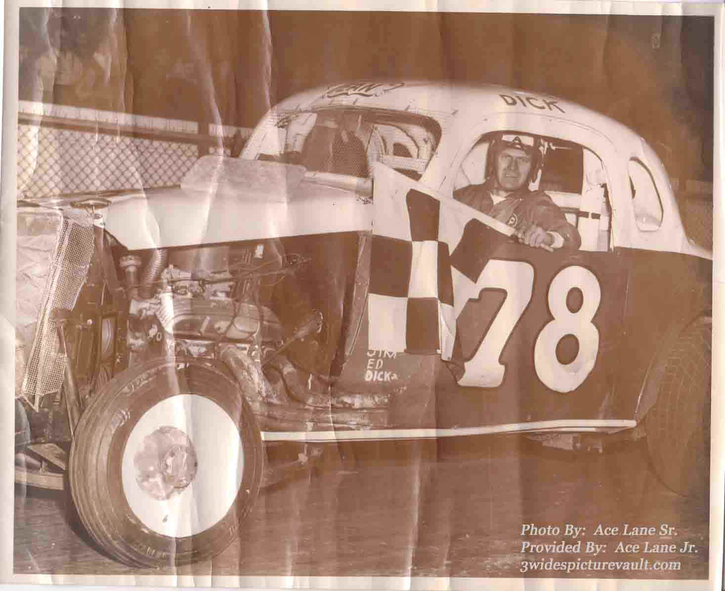 a08.28.04_078_TAY_FLM_0060_1.jpg (70819 bytes)