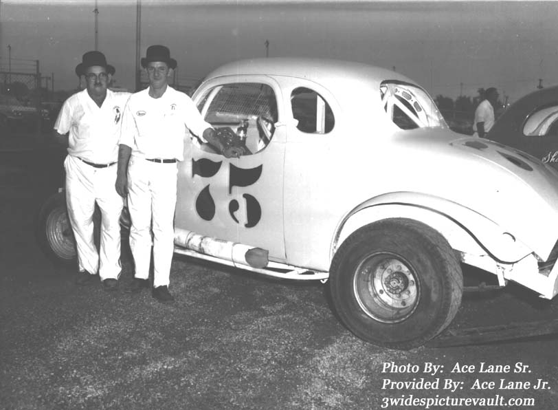 b01.27.05_075_DRA_FLM_0060_1.jpg (70755 bytes)