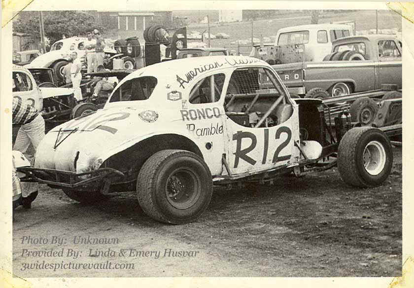 c01.25.06_R12_RON_NAZ_0060_1.jpg (70276 bytes)