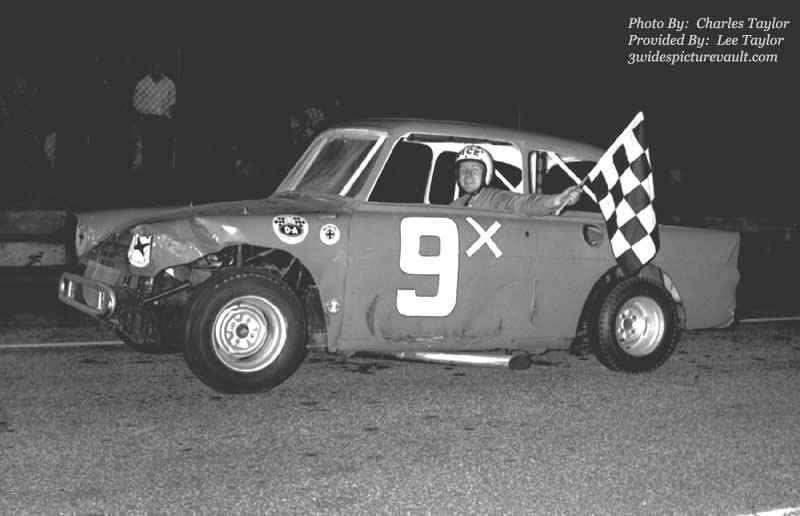 c06.07.06_LEW__9X_WAL_0066_1.jpg (88801 bytes)