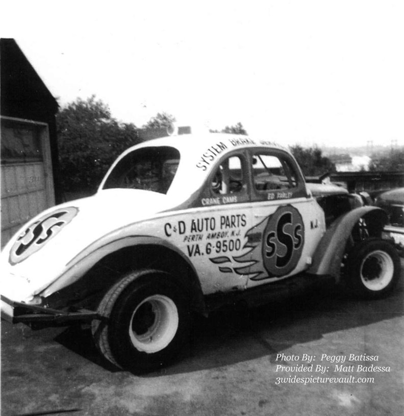 c10.25.06_SSS_BAT_AMB_0050_1.jpg (96283 bytes)