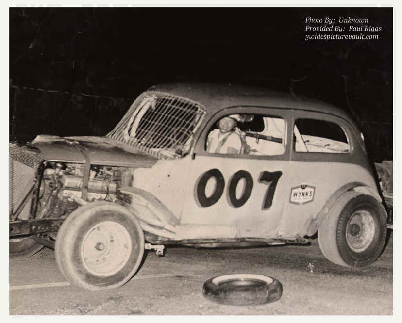 c11.13.06_001_LEW_PLE_0060_1.jpg (116222 bytes)