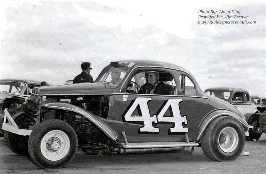 d011.11.07_044_TOB_UNK_0060_1.jpg (112948 bytes)