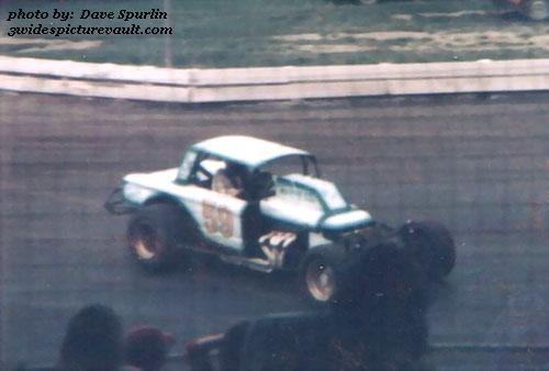 01.02.03_059_FIT_FLM_0070_1.jpg (33911 bytes)