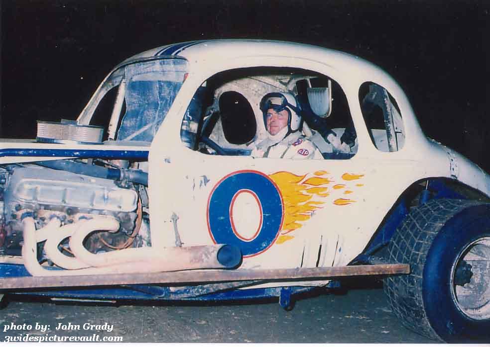 01.11.03___0_HUR_FON_0070_1.jpg (54357 bytes)