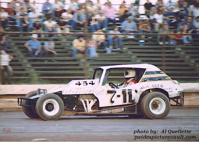 01.20.03_711_ISL_EWS_0078_1.jpg (51698 bytes)