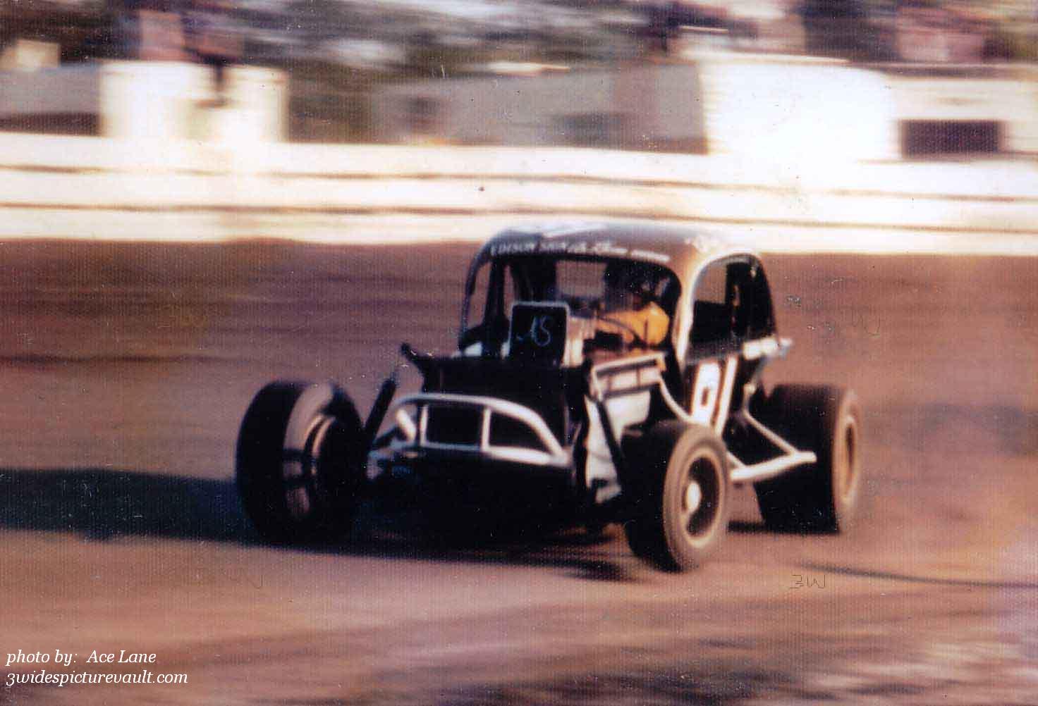 01.26.03_081_OSM_FLM_0700_1.jpg (72534 bytes)