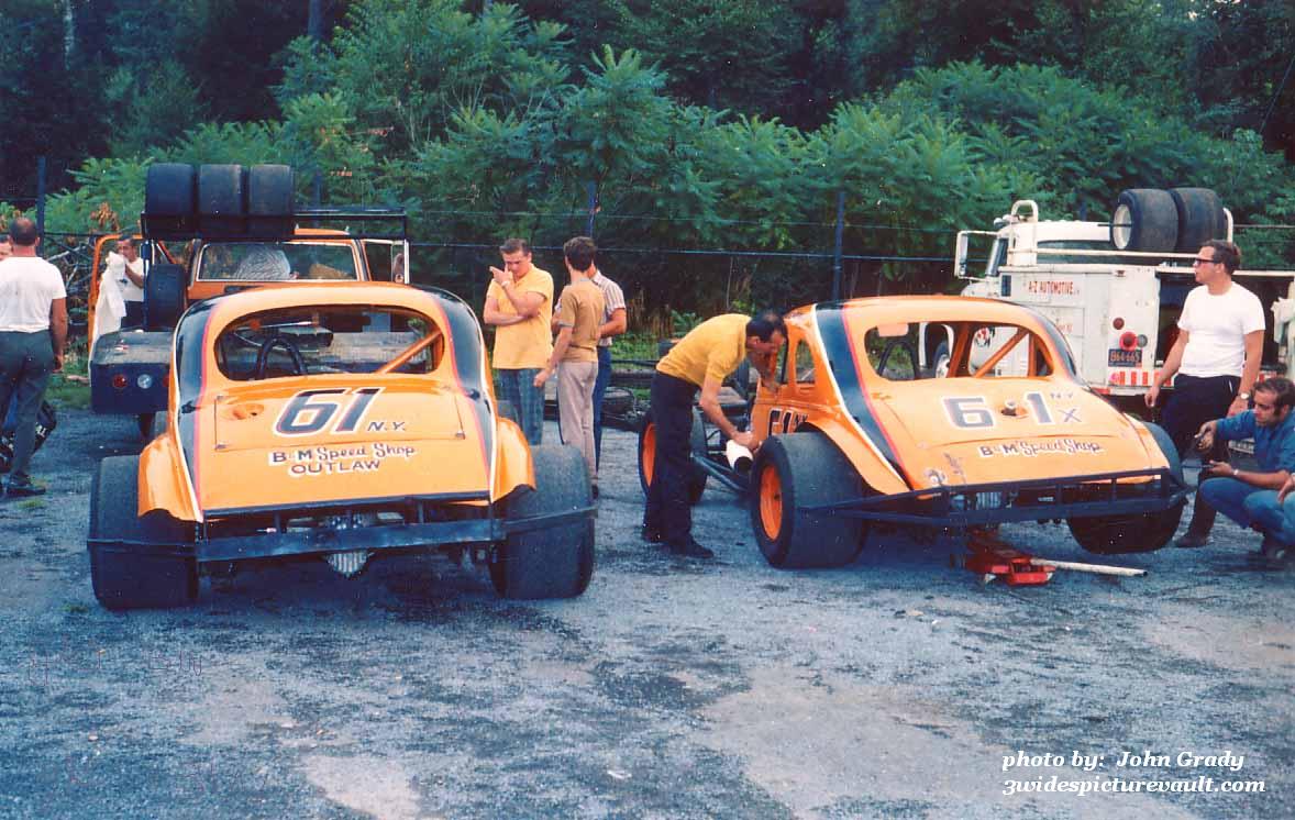 01.26.03__61_EVA_ALB_0070_1.jpg (124492 bytes)