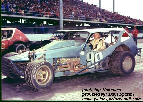 01.29.03_099_OSM_SYR_0070_1.jpg (77147 bytes)