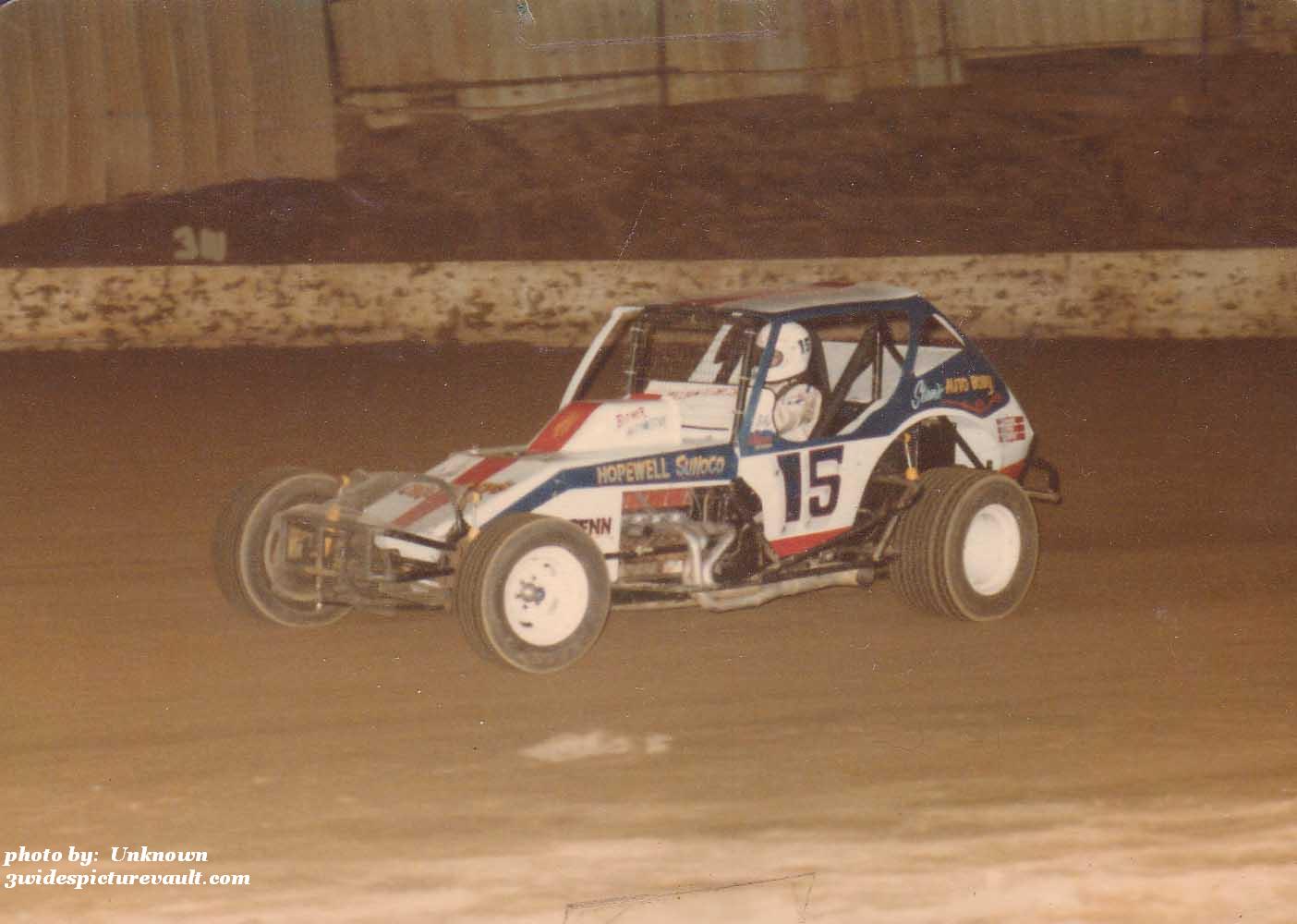 02.11.03_015_PAU_NAZ_0070_1.jpg (75710 bytes)