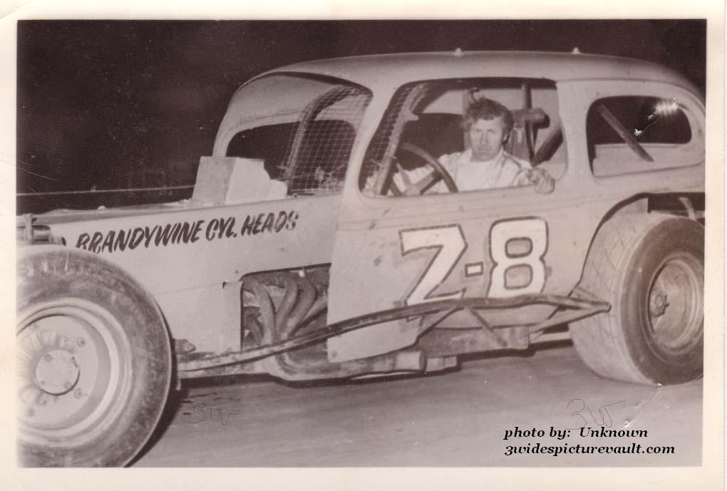 02.20.03__Z8_MUM_EWS_0070_1.jpg (68829 bytes)