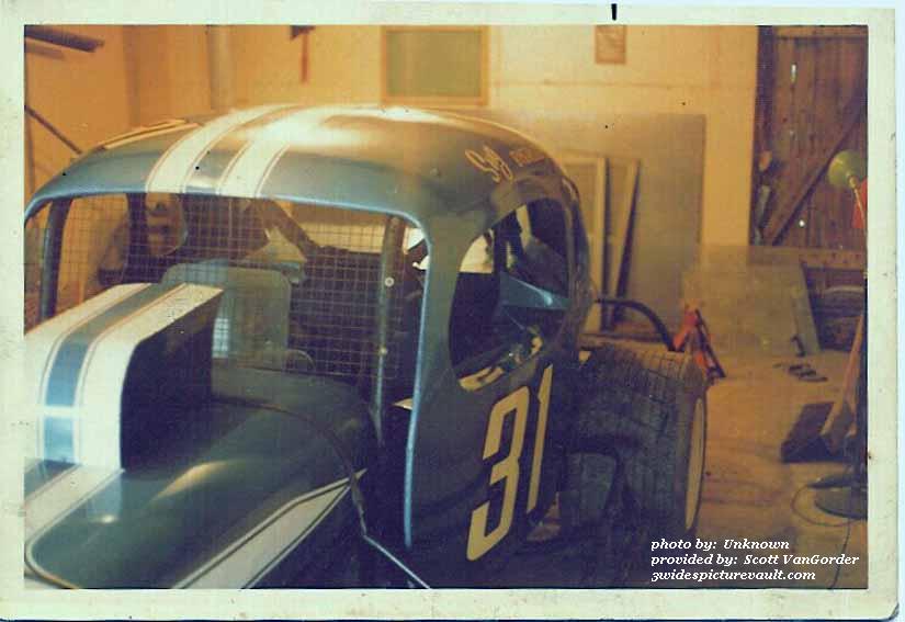 02.22.03_031_BYE_UNK_0070_1.jpg (43107 bytes)