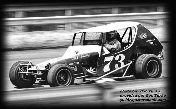 03.25.03_073_OSM_SYR_0070_1.jpg (73249 bytes)