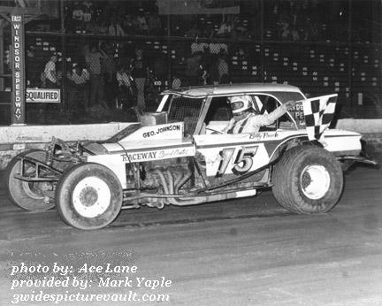 03.27.03_015_PAU_EWS_0070_1.jpg (51460 bytes)