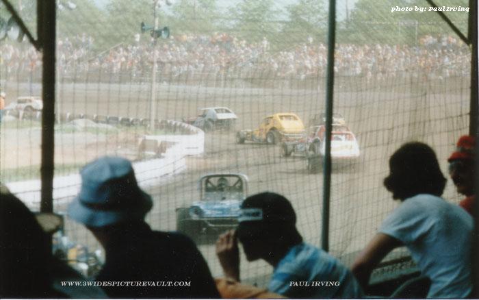 04.02.03_DUS_GRP_FLM_0070_1.jpg (65494 bytes)