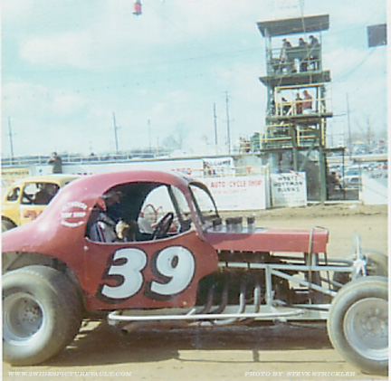 04.12.03_039_UNK_REA_0070_1.jpg (83043 bytes)