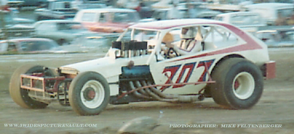 04.12.03_707_UNK_REA_0070_1.jpg (76121 bytes)