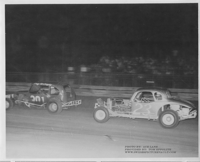 04.27.03_301_McC_FLM_0070_1.jpg (61900 bytes)