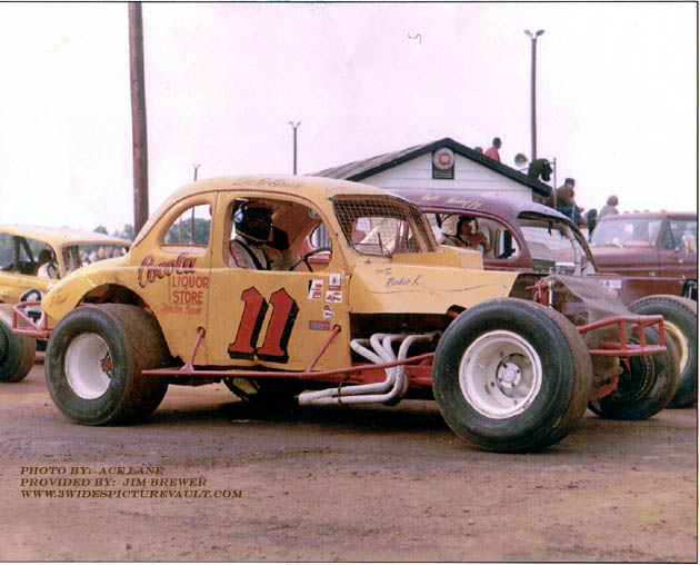 05.16.03_011_EWS_0070_1.jpg (68460 bytes)