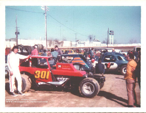 06.01.03_301_McC_FLM_0070_1.jpg (53889 bytes)