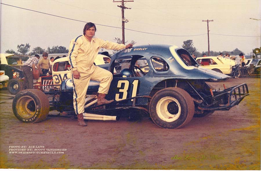 06.08,03_031_BYE_FLM_0070_1.jpg (89621 bytes)