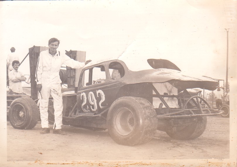 08.21.02_292_MIC_EWS_0073_1.jpg (81380 bytes)