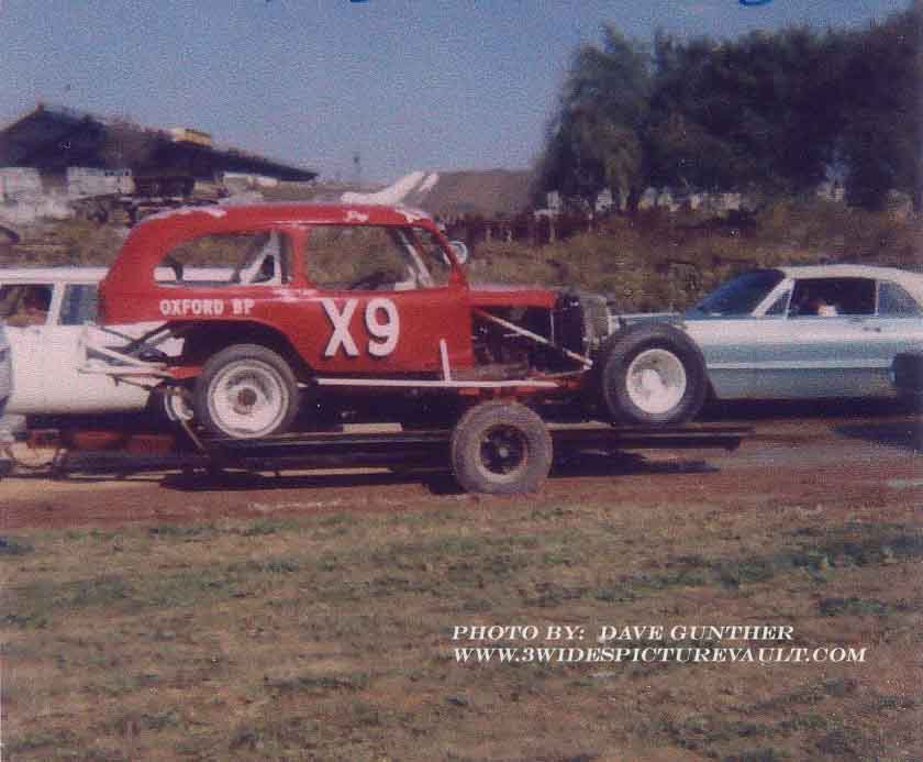 10.19.03__X9_FER_NAZ_0070_1.jpg (45486 bytes)