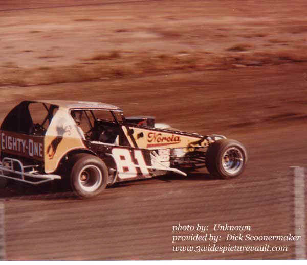 11.06.03_081_BEA_UNK_0070_1.jpg (49482 bytes)