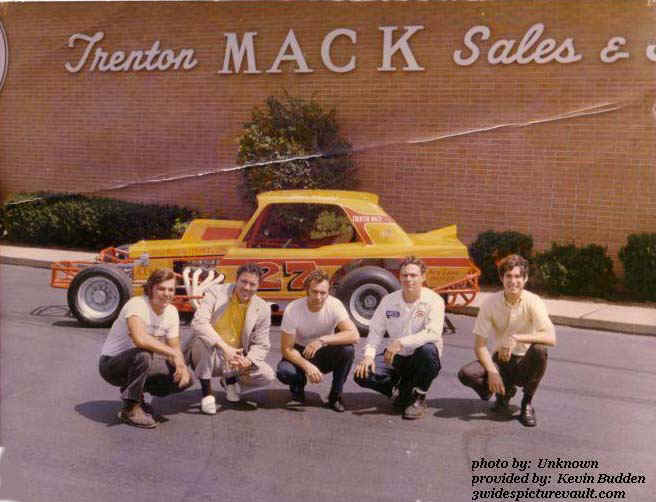 11.22.03_027_PLO_LAW_0070_1.jpg (40951 bytes)