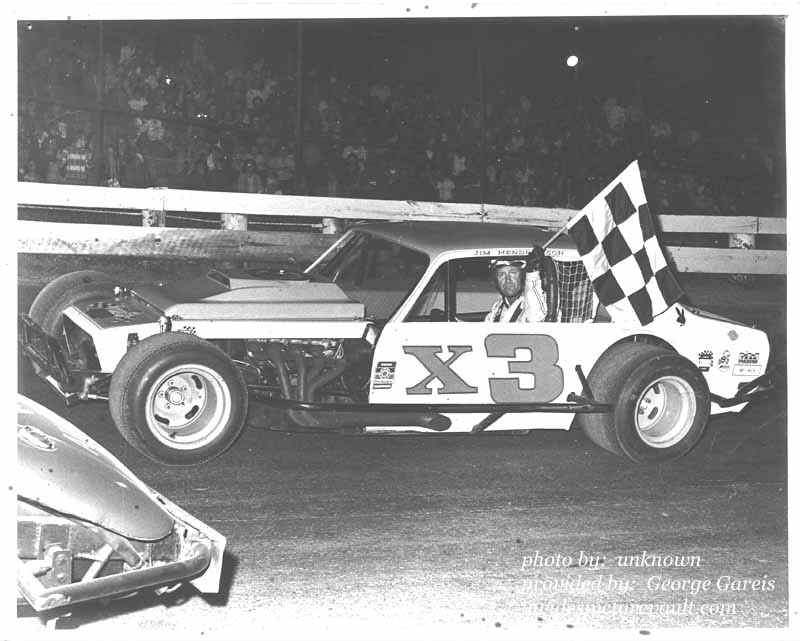 11.22.03__X3_HEN_WALL_0070_1.jpg (54757 bytes)