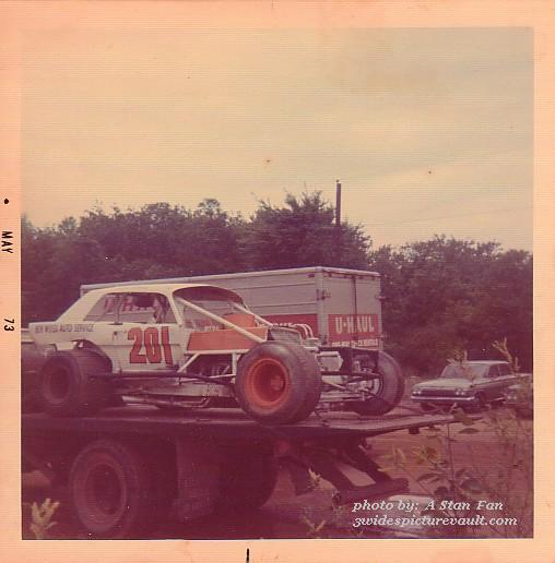 11.29.02_201_WEI_EWS_0073_1.jpg (70374 bytes)