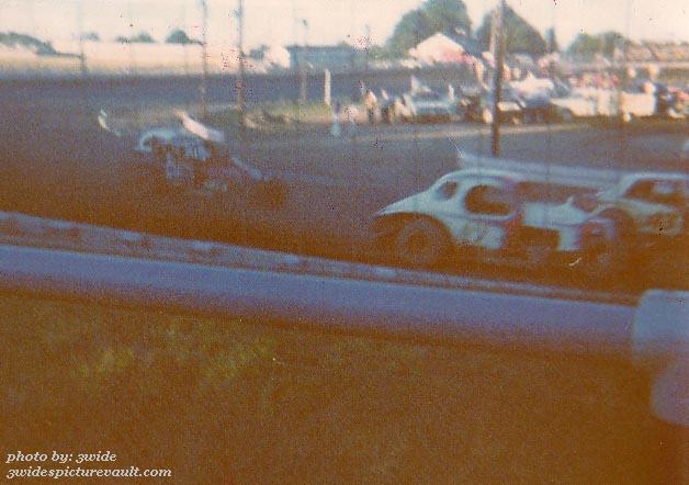 12.15.02_042_BEA_FLM_0074_1.jpg (57372 bytes)