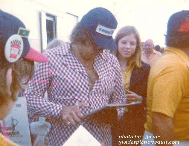 12.19.02_SLT_WAL_TRN_0074_1.jpg (57771 bytes)