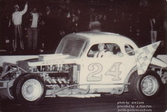 12.25.02.024_PLO_EWS_0070_1.jpg (42650 bytes)