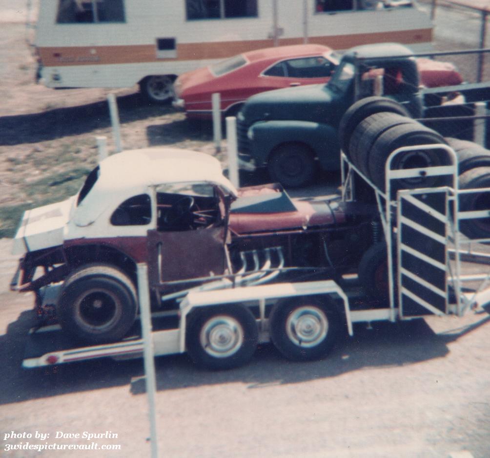 12.25.02_001_TAY_FLM_0070_1.jpg (99044 bytes)