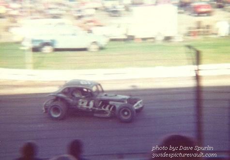 12.25.02_081_LAU_FLM_0070_1.jpg (31092 bytes)