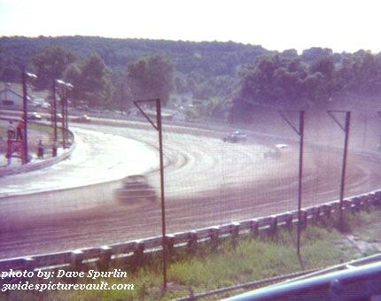 12.25.02_GRP_3RD_FLM_0075.jpg (45219 bytes)