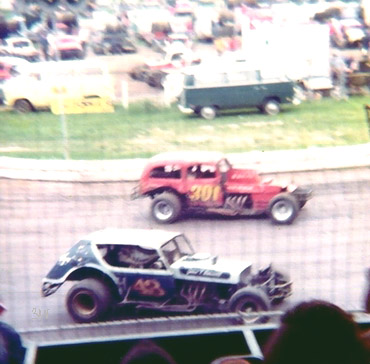 12.28.02_043_HOR_FLM_0075_1.jpg (51864 bytes)