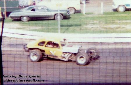 12.28.02___X_JAN_FLM_0075_2.jpg (46693 bytes)