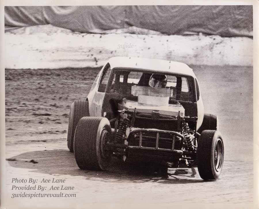 a01.27.04_009_BAL_FLM_0070_1.jpg (77227 bytes)