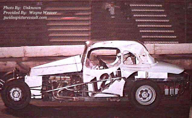 a02.22.04_12W_WEA_EWS_0070_1.jpg (55514 bytes)