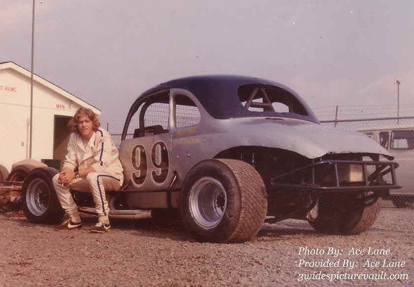 a03.28.04_099_MYS_EWS_0070_1.jpg (52141 bytes)